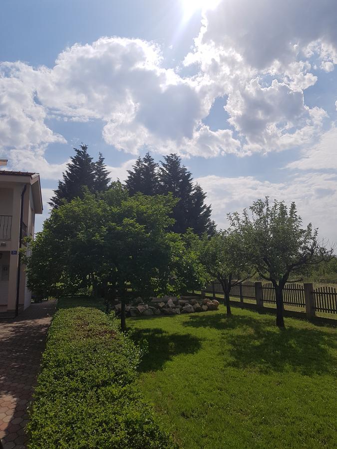 Guest House Kravica Любушки Екстер'єр фото