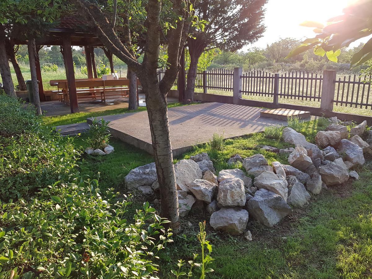 Guest House Kravica Любушки Екстер'єр фото